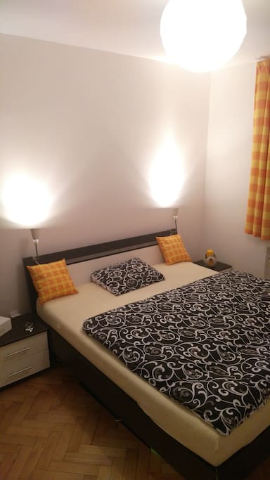 Another picture of badroom