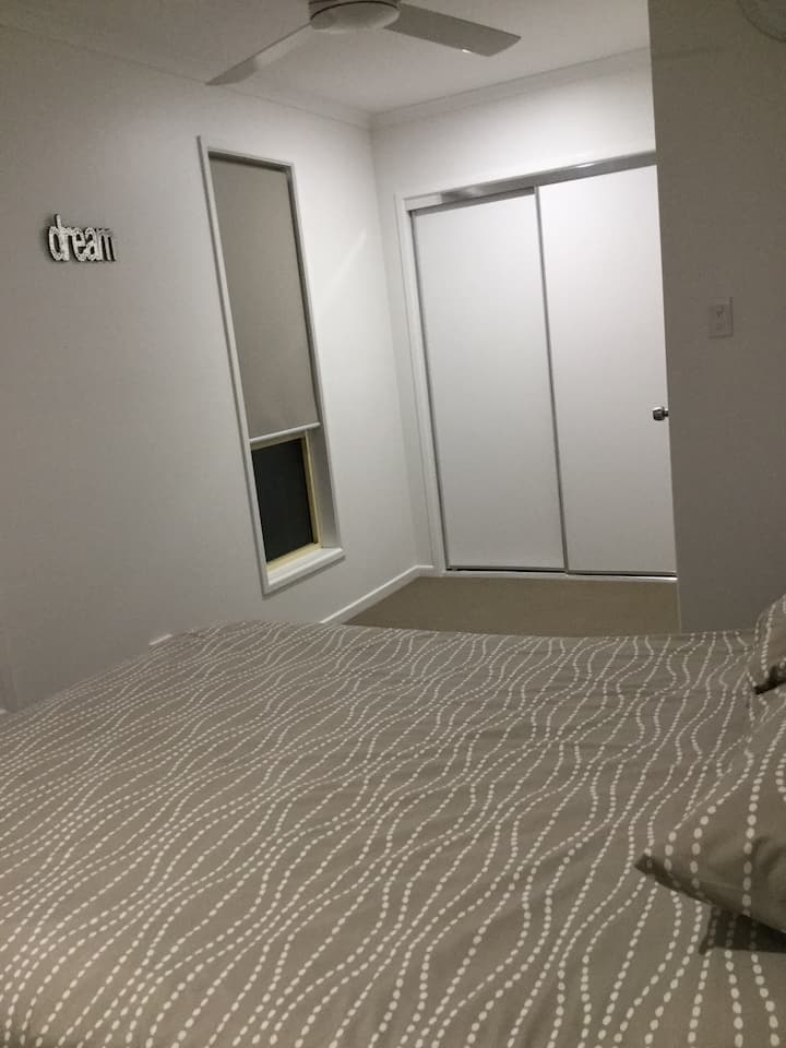 Dhomë gjumi 2 krevat dopio "queen"