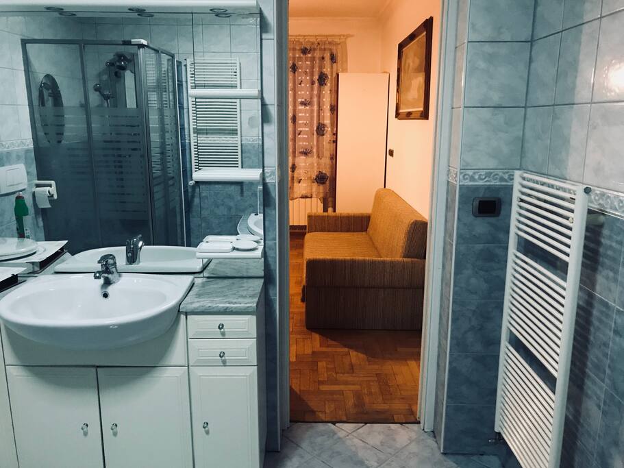 Bathroom, entrance from the livingroom