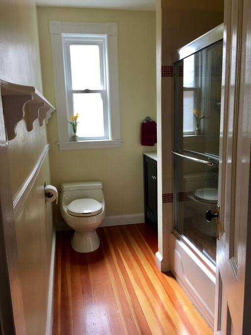 Bathroom with shower/tub