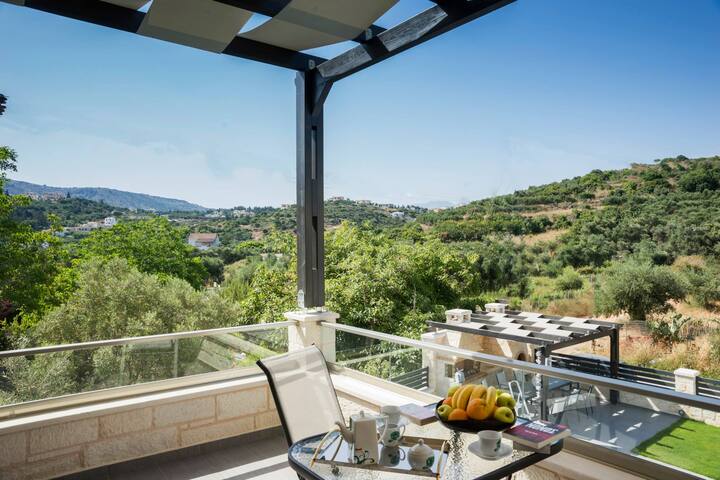 Villa 200m to Beach & Amenities w/Pool, Sauna, BBQ gallery image 4