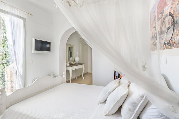 Michaela Residence gallery image 3