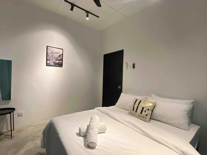 Bedroom 5 comes with 1 double beds