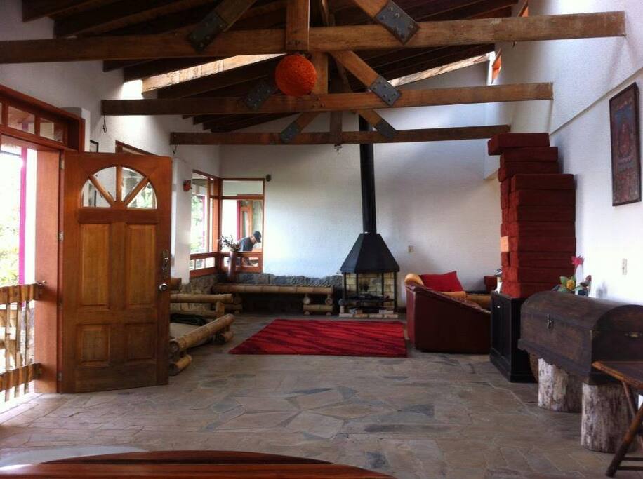 sala, con chimenea