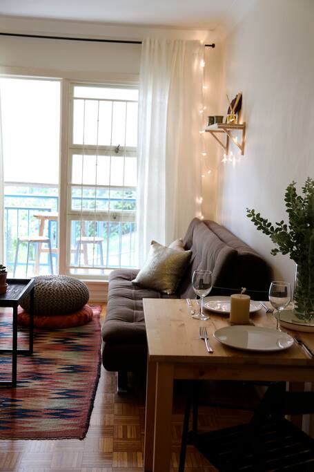 Relaxing sofa & ottomans with leafy outlook.