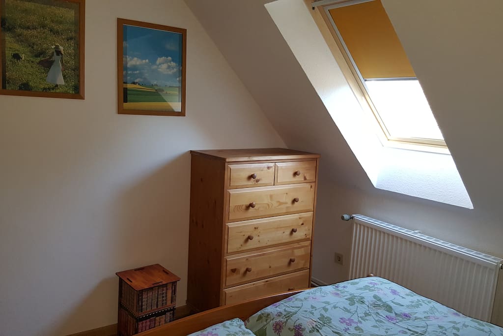 Schlafzimmer 1