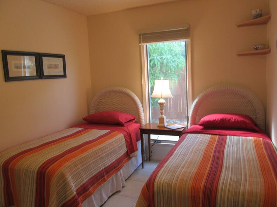 Second bedroom with two twin beds