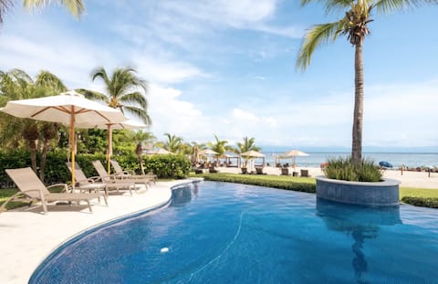 Successful Airbnb property: Luxapt. Beach, pools, pádel, jungle 2 Bdr. 2 bth in Cruz De Huanacaxtle