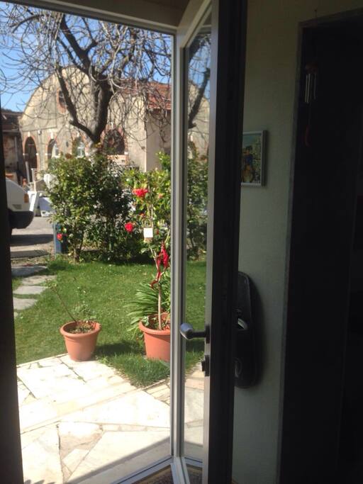 Porta principale sul giardino