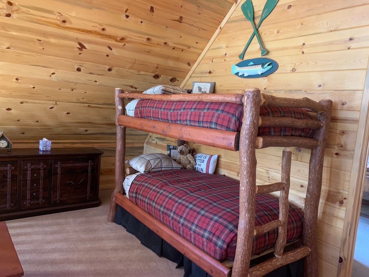 Loft ouvert avec lits superposés