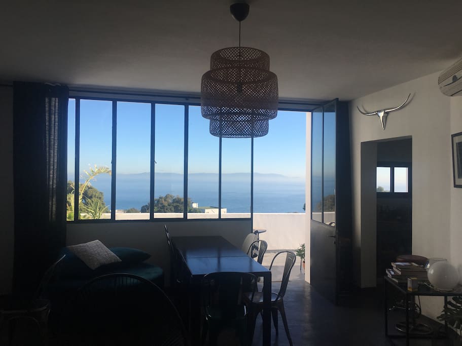 Pièce à vivre avec superbe vue sur la mer