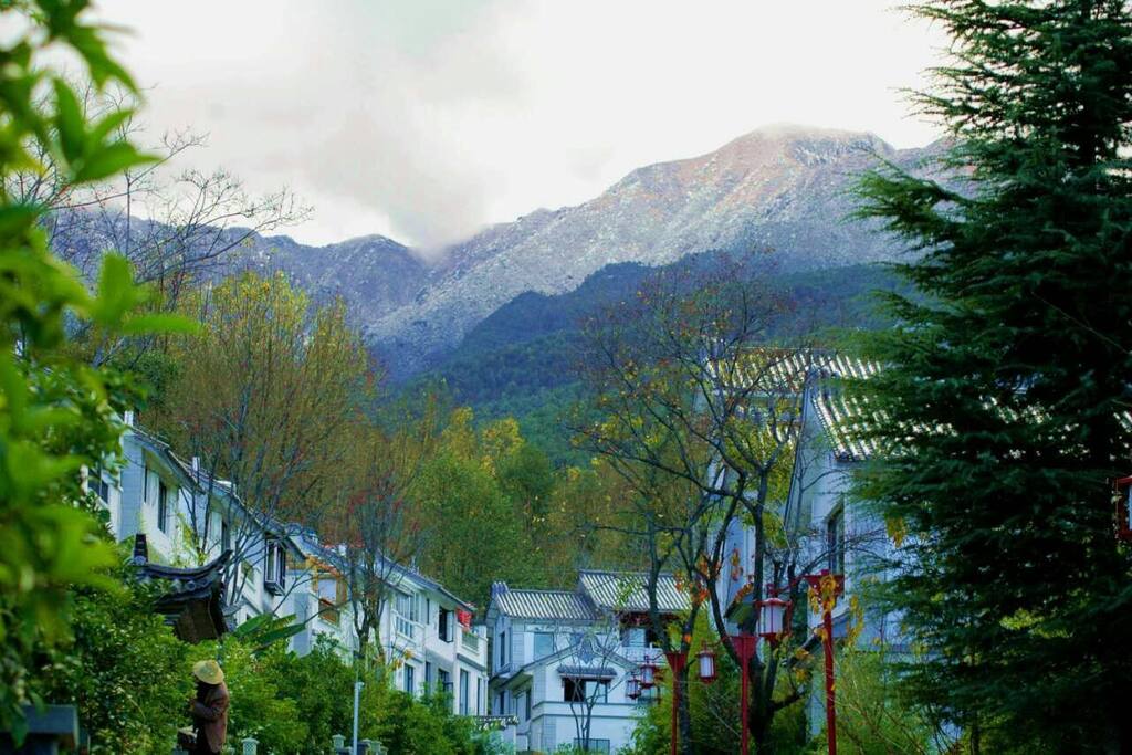 朝晖夕阴,苍山气象万千!