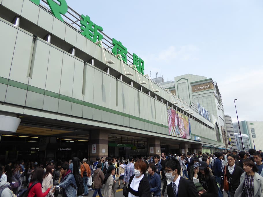 Metropolitan line To Shinjuku Station 1 minute on foot.
JR To the Shinjuku Station south exit 6 minutes on foot.
A limousine bus stop for 5 minutes