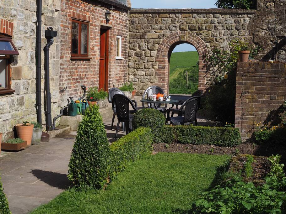 Eat breakfast in our court yard