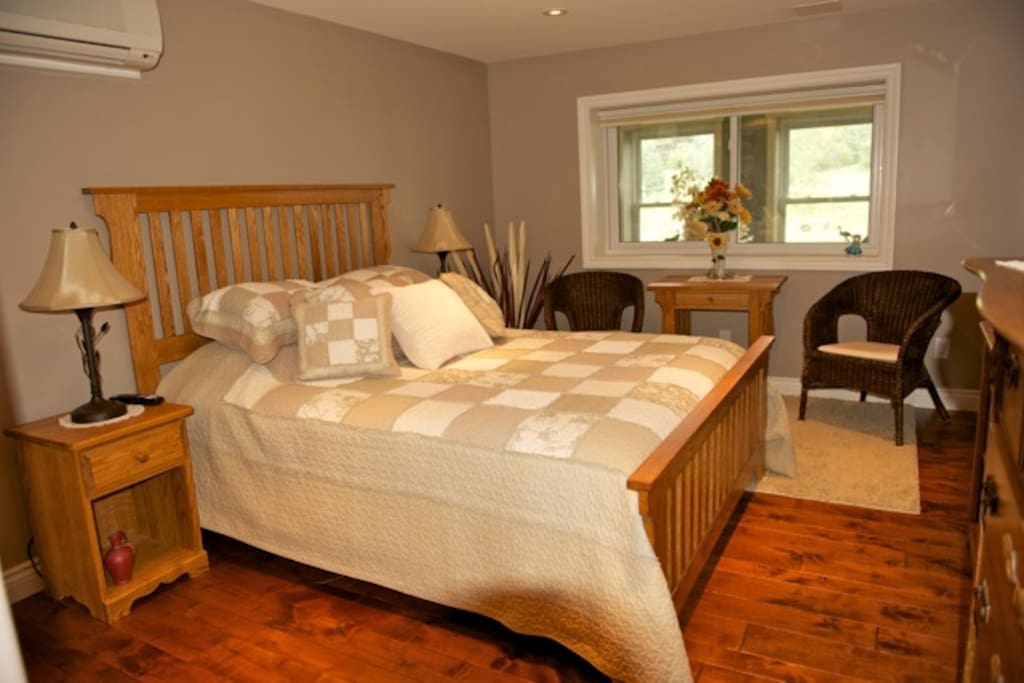 Tranquility Room - Queen Bed