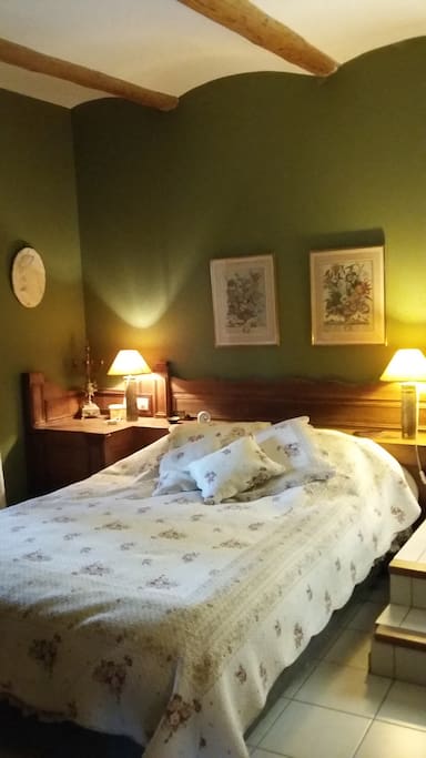 chambre avec sdb attenante et lit 160