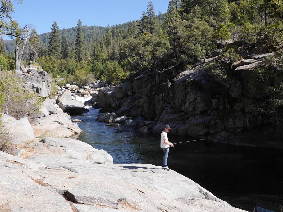 Fishing and hiking: only 8 minutes away.