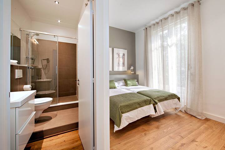 Luxury 2 bedroom 2 bathroom gallery image 5