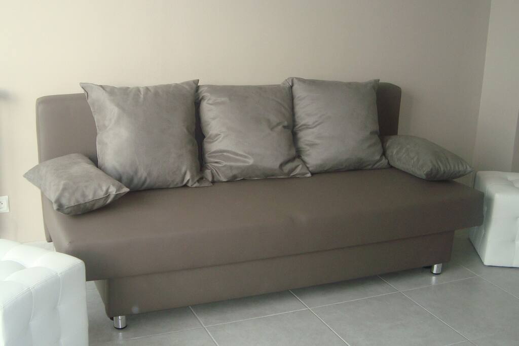 canapé convertible pour 2 personnes (sofa-bed for 2)