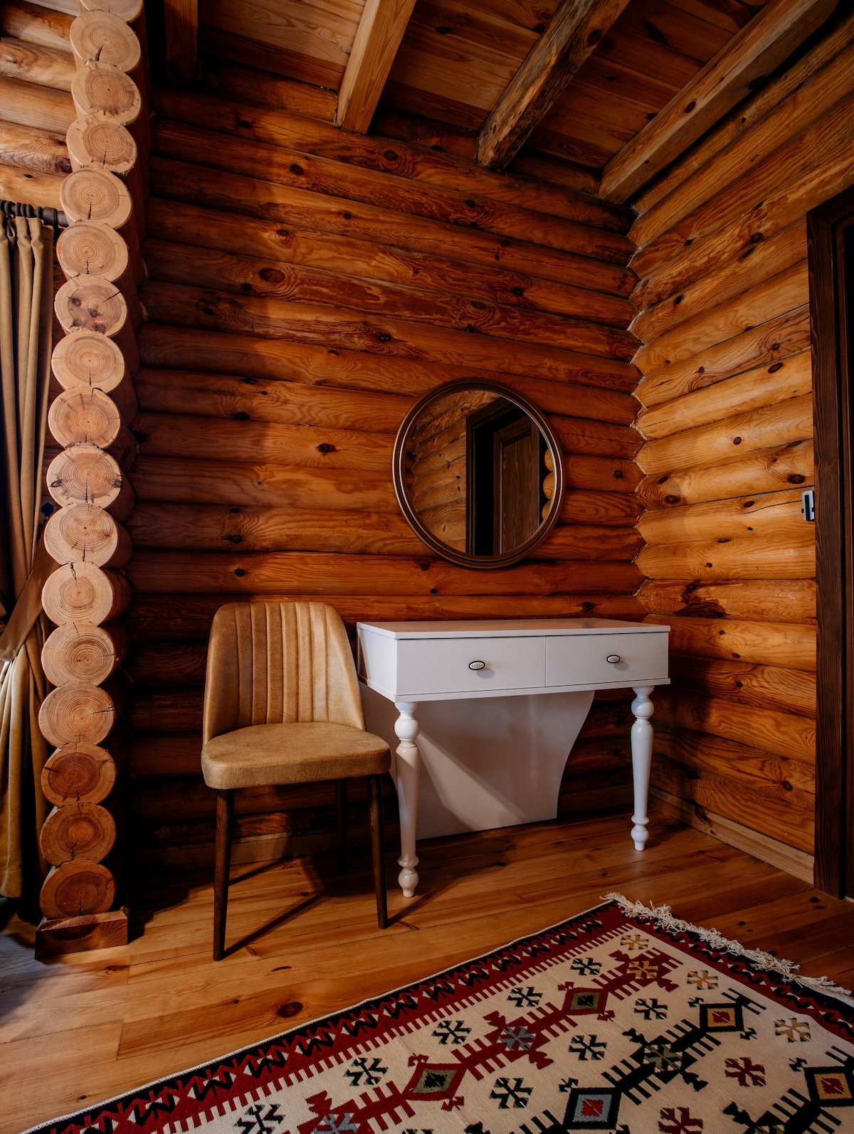 Göl Manzaralı Sıcak havuzlu Kütük Ev A1