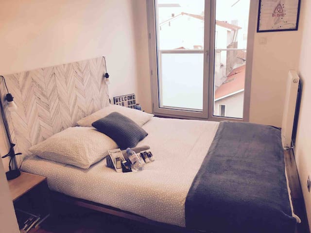 Your room and breakfast comfortably :)