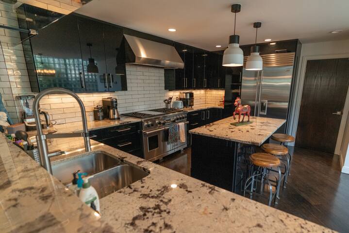 Artsy and Beautiful Home in the Heart of Denver gallery image 2