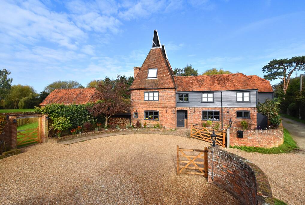 There's plenty of parking at Horne's Place Oast