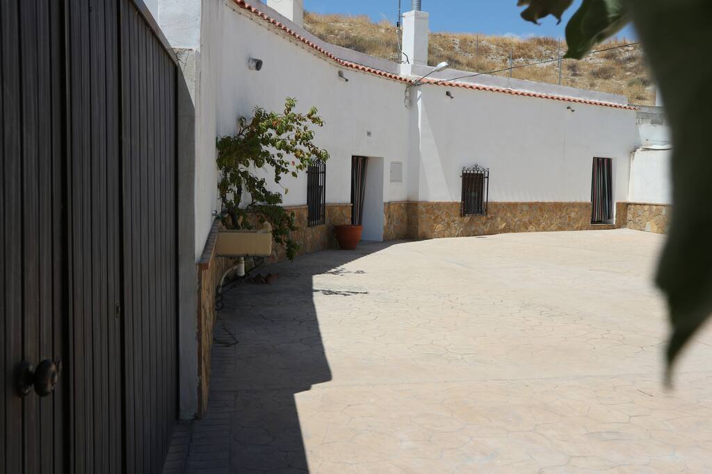 Entrada a la casa cueva.