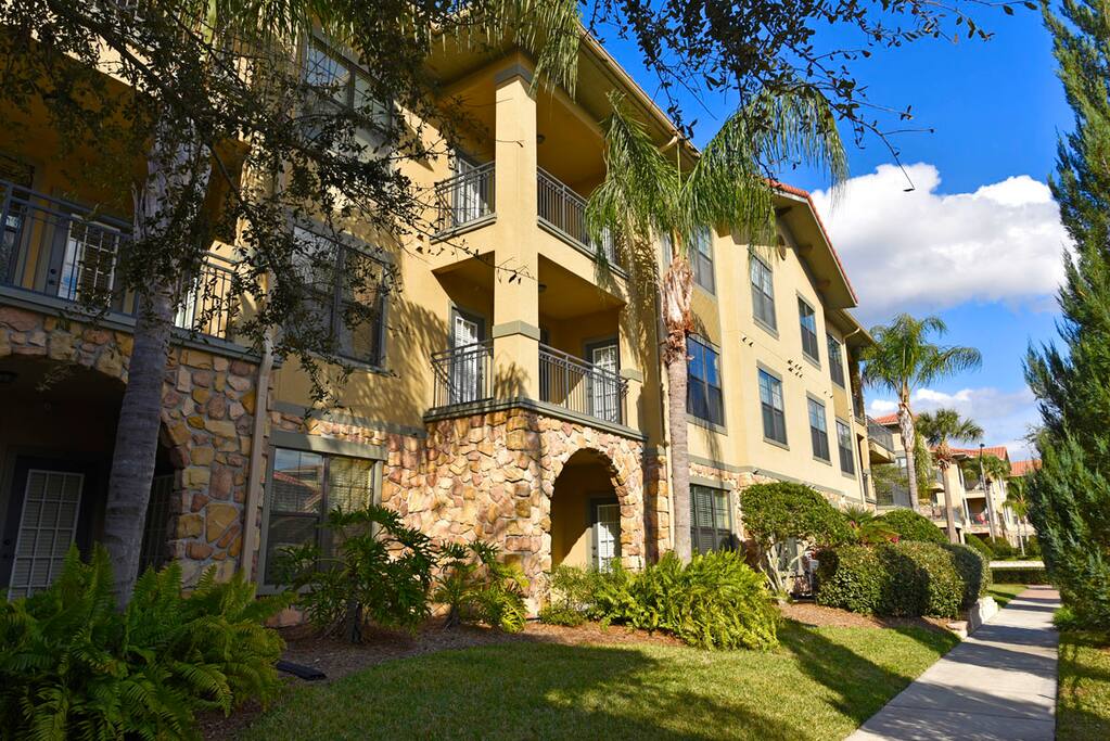 Designed with the charm of a Mediterranean village, Bella Piazza is an elegant, yet affordably priced