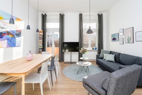 Top performing Airbnb: 3-Bedroom Apartment (110sqm), 2 Bathroom & Balcony in Wedding