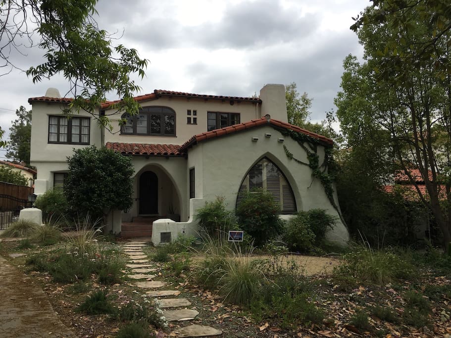 drought-resistant front yard
