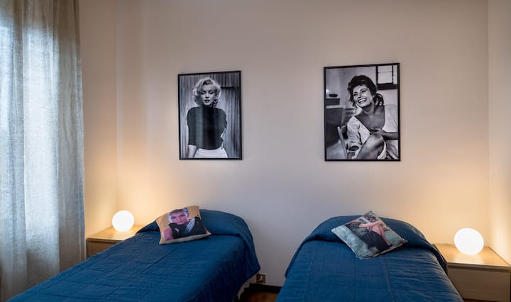 El dormitorio con dos camas individuales (B)