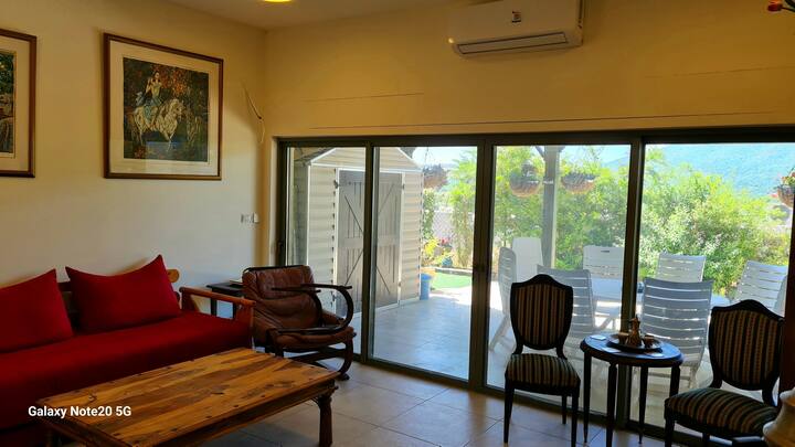 Dhomë ndenjjeje me divan krevat dopio