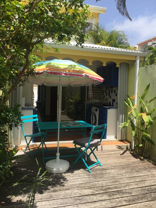 La terrasse côté piscine