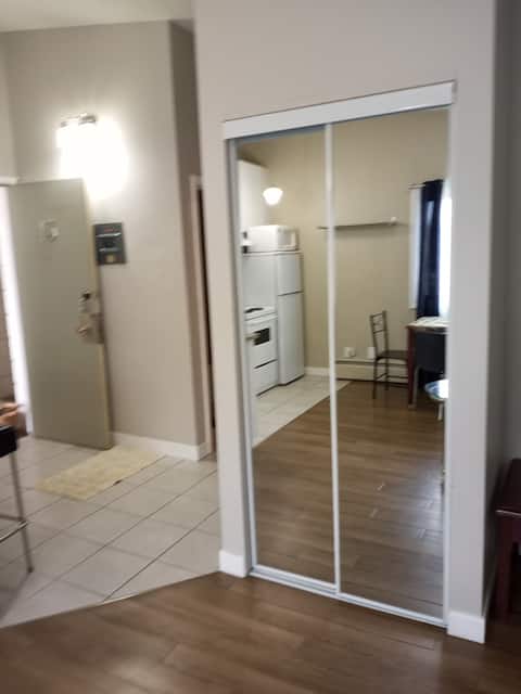 Successful Airbnb property: Near 17th avenue - top front unit in Lower Mount Royal