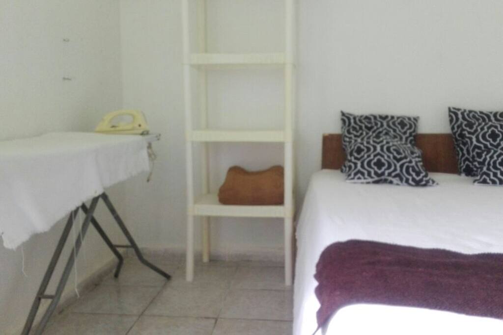recamara con cama matrimonial