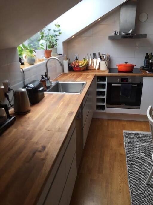 Köksdelen med diskmaskin
