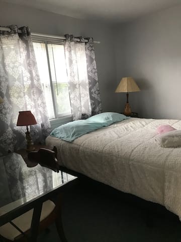 Sunset Cottage Room 3