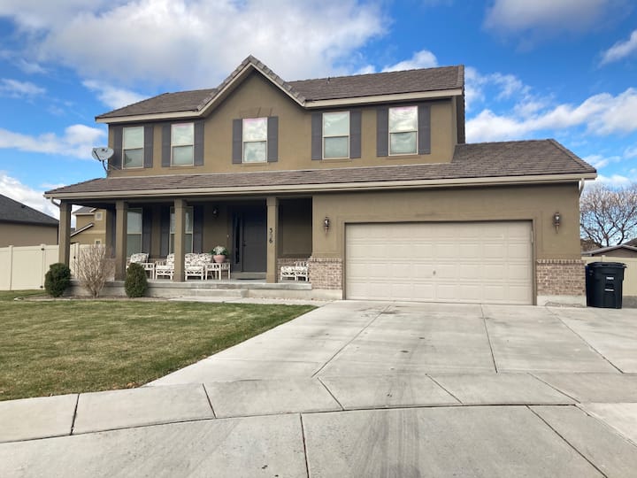 Quiet, Beautiful, and Spacious Home Houses for Rent in Stansbury Park