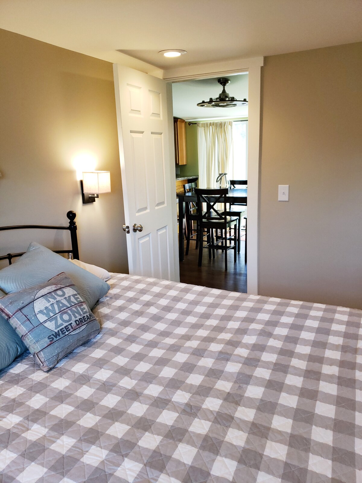 Master Bedroom with Queen Size Bed