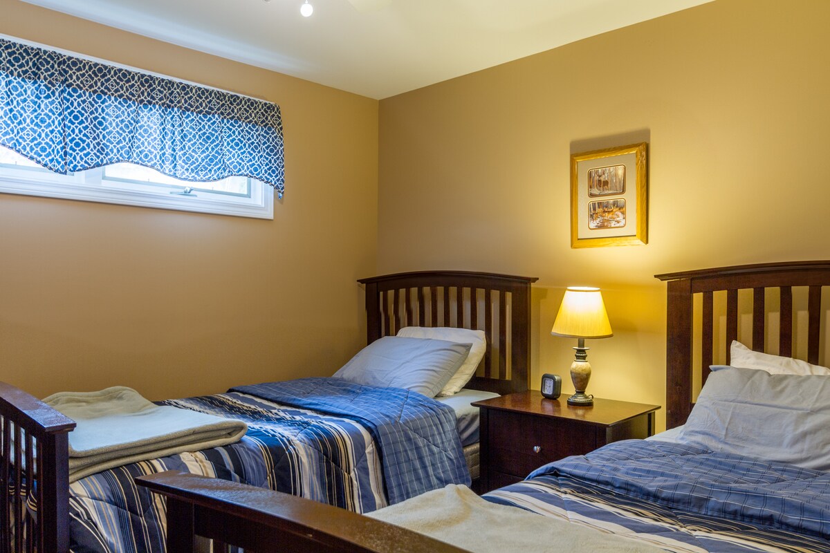 Camas y ropa de cama nuevas.