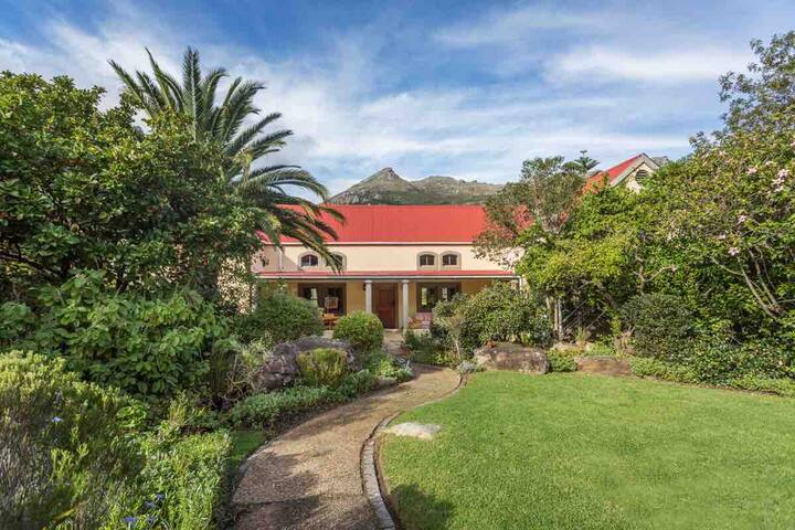 Country style home in Hout Bay with large garden gallery image 5