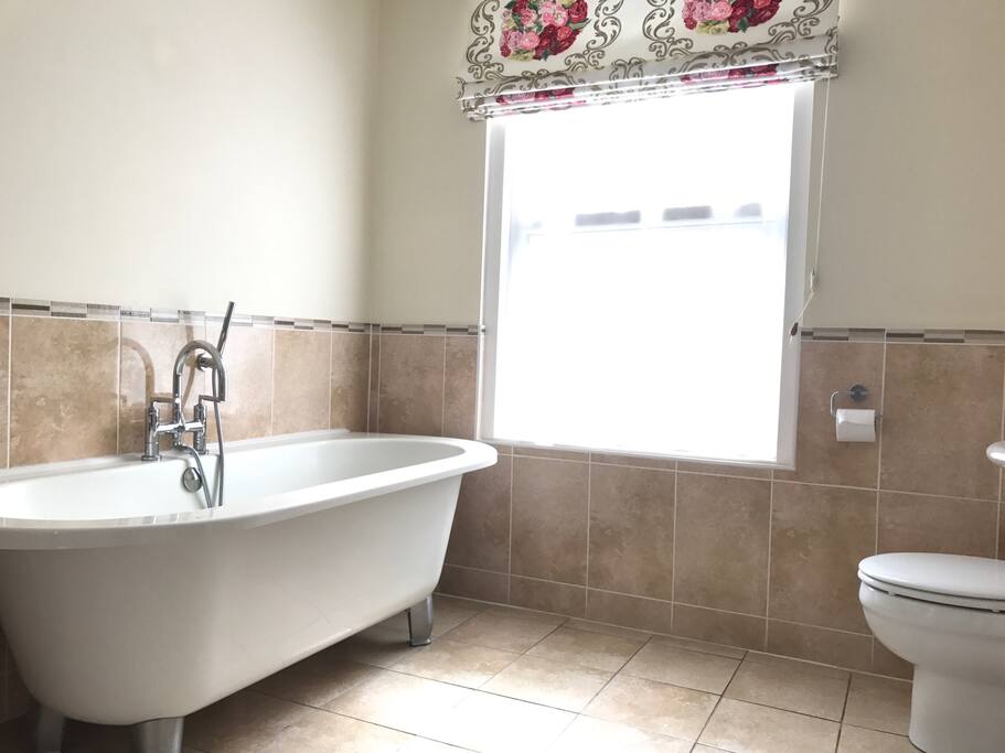 Roll top bath