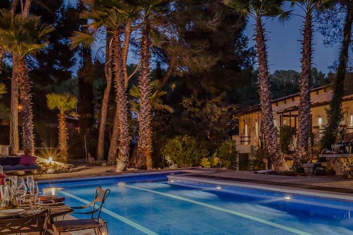 Lujosa Y Moderna Casa De Campo Equipada, Con Comodidad Para 22 - Costa Dorada, España