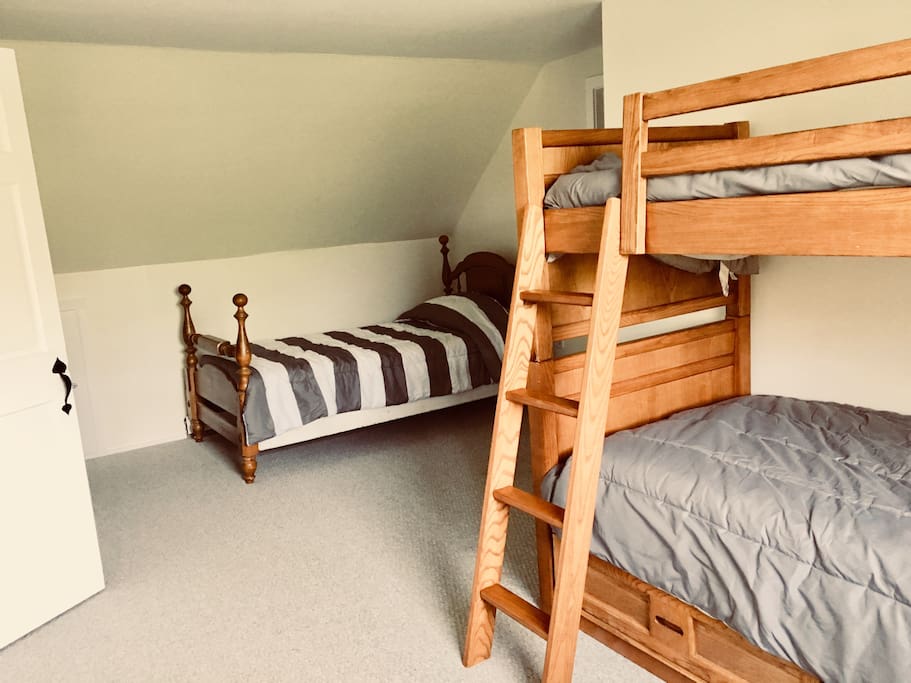 Bedroom with bunk beds - the third bed leaves less room for activities together