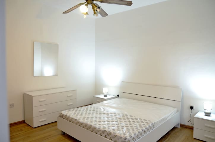 PRIVATE DOUBLE ROOM REFURBISHED. NOW AVAILABLE!