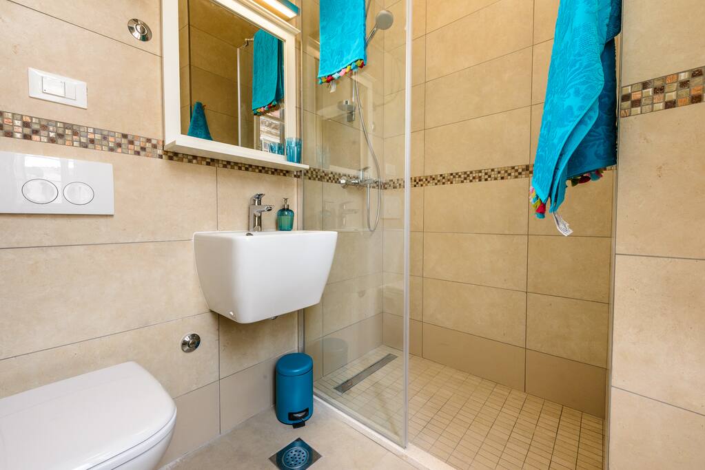 Stradun view En suite bedroom, 2single or 1double bed