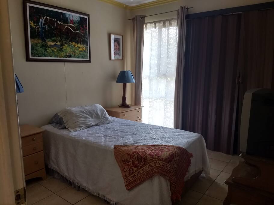 Dormitorio 1, se le puede agregar cuna y poner baranda, o cuna y camita de niño