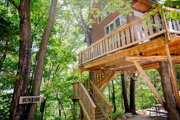 Sunrise Tree House The Cottage Treehouses For Rent In Hermann