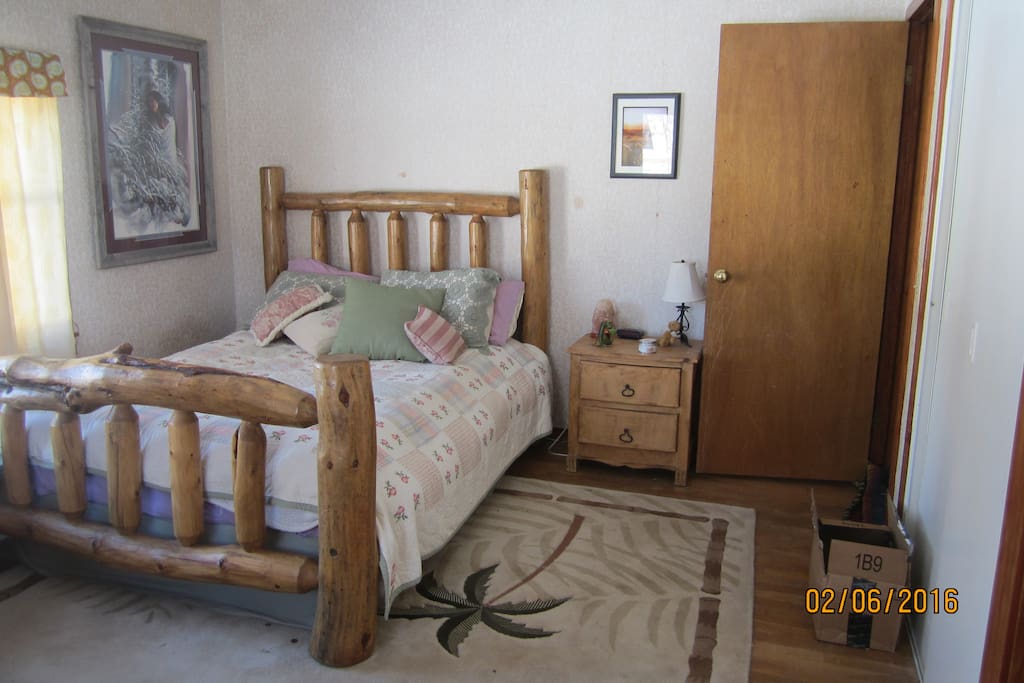 QUEEN BED